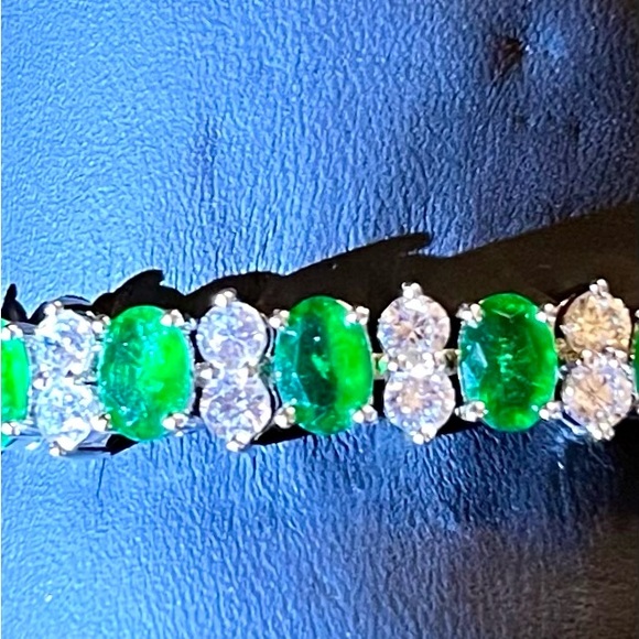FABULOUS EMERALD CZ BRACELET - Picture 5 of 6